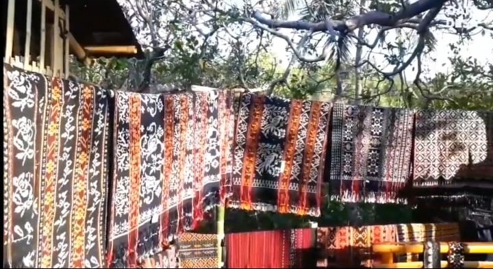 Pameran Hasil Karya Tenun Ikat Tradisional